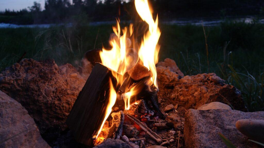 Magie der Rauhnächte am Feuer